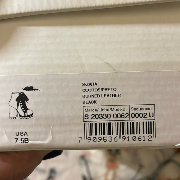 SCHUTZ original Woman’s “ZARA” black leather boot,with
Box & dust bag NEW - Picture 14 of 15